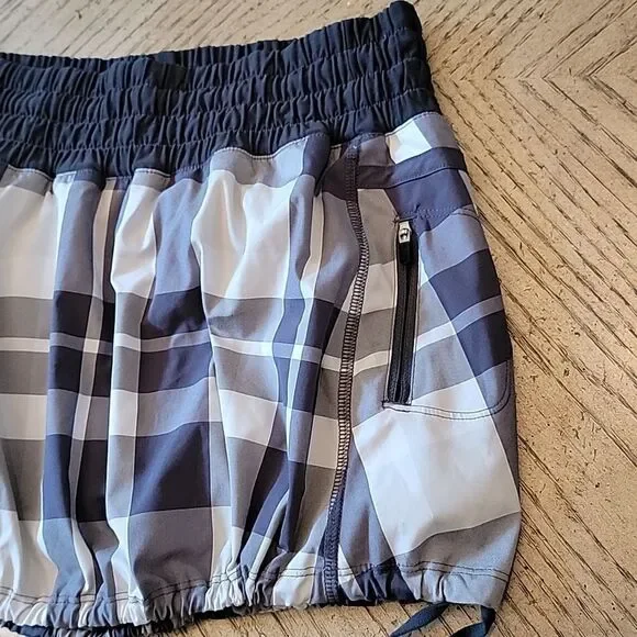 Lululemon size 8 plaid skirt skort - Picture 4 of 10